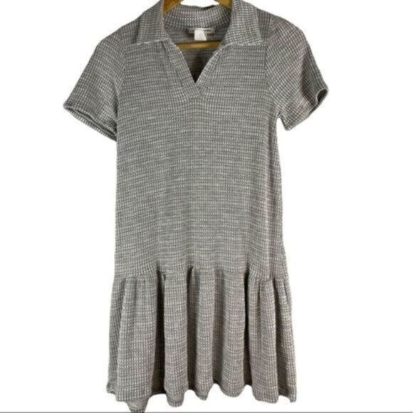 Caution To The Wind V-Neck Ruffled Mini Dress Gray & White Small NEW - Picture 1 of 4